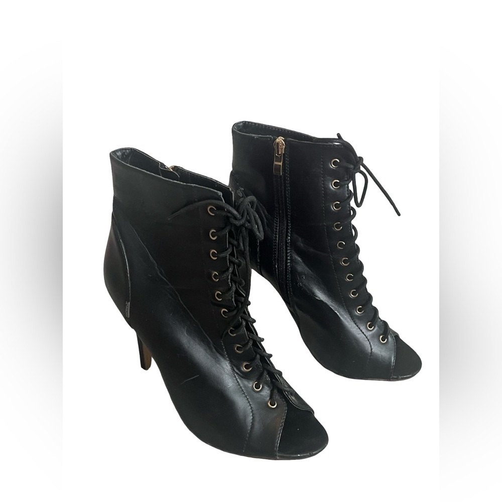 Hot Tomato Women’s Black Lace-Up Side Zipper Peep Toe Boots. Size: 9.5M